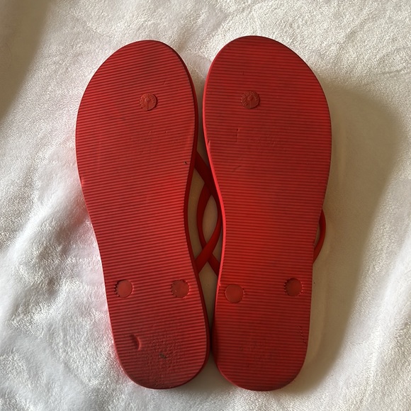 Abercrombie & Fitch pineapple flip flops - Picture 3 of 3